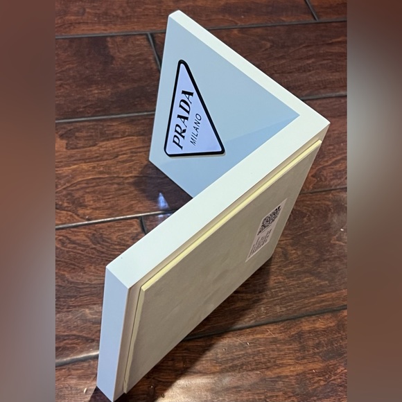 PRADA “L-Shaped” Counter Display Magnetic Logo-BRAND NEW-Retail Branded Display - Picture 10 of 16